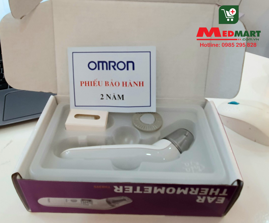  Nhiệt kế hồng ngoại đo tai Omron TH839S có thiết kế nhỏ gọn, dễ dàng sử dụng